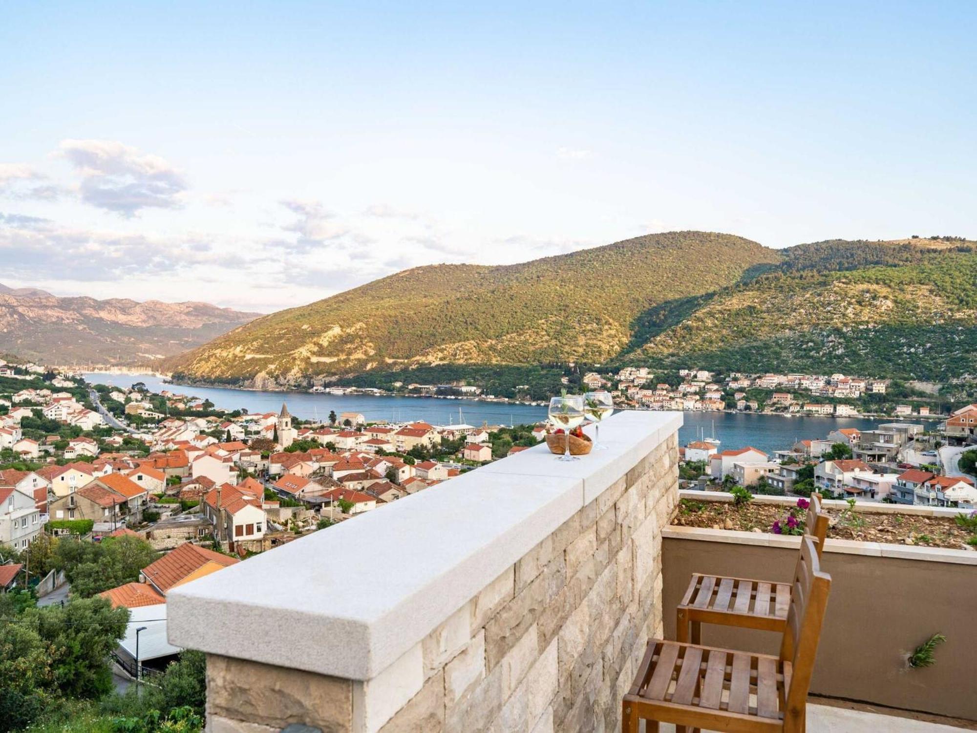 Arcadia- Two Bedroom With Terrace And Sea View